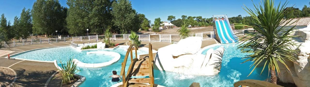 Domaine Du Collet**** Hotel Villeneuve-en-Retz Exterior foto